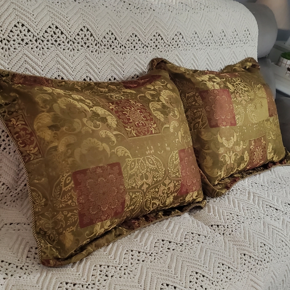 🦜 2/$10 Pem America 2 Pillow Shams Green Gold Burgundy. Size 19" x